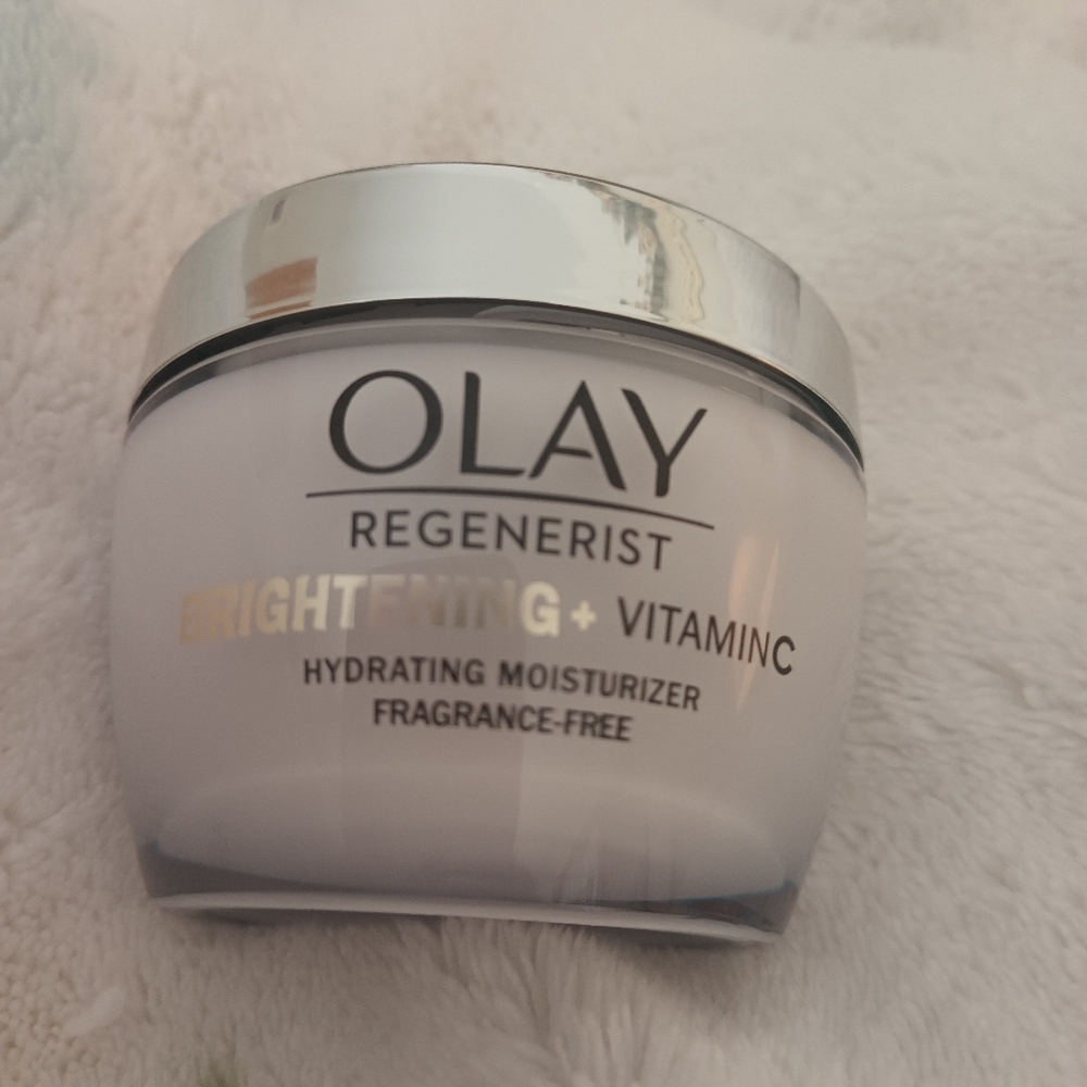 Olay Regenerist Brightening +Vitamin C Moisturizer 1.7 oz. Full size! Never used